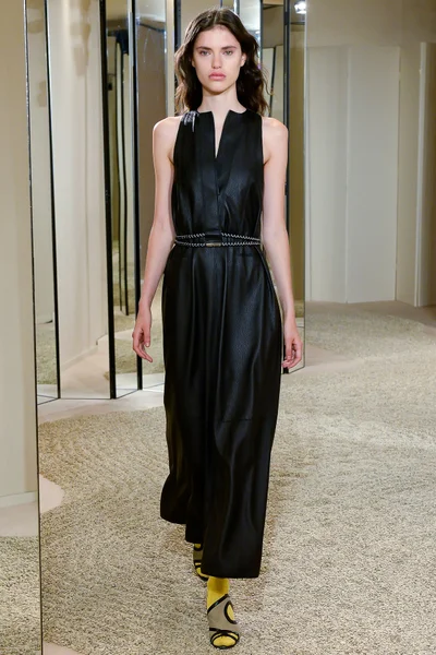 Look 18